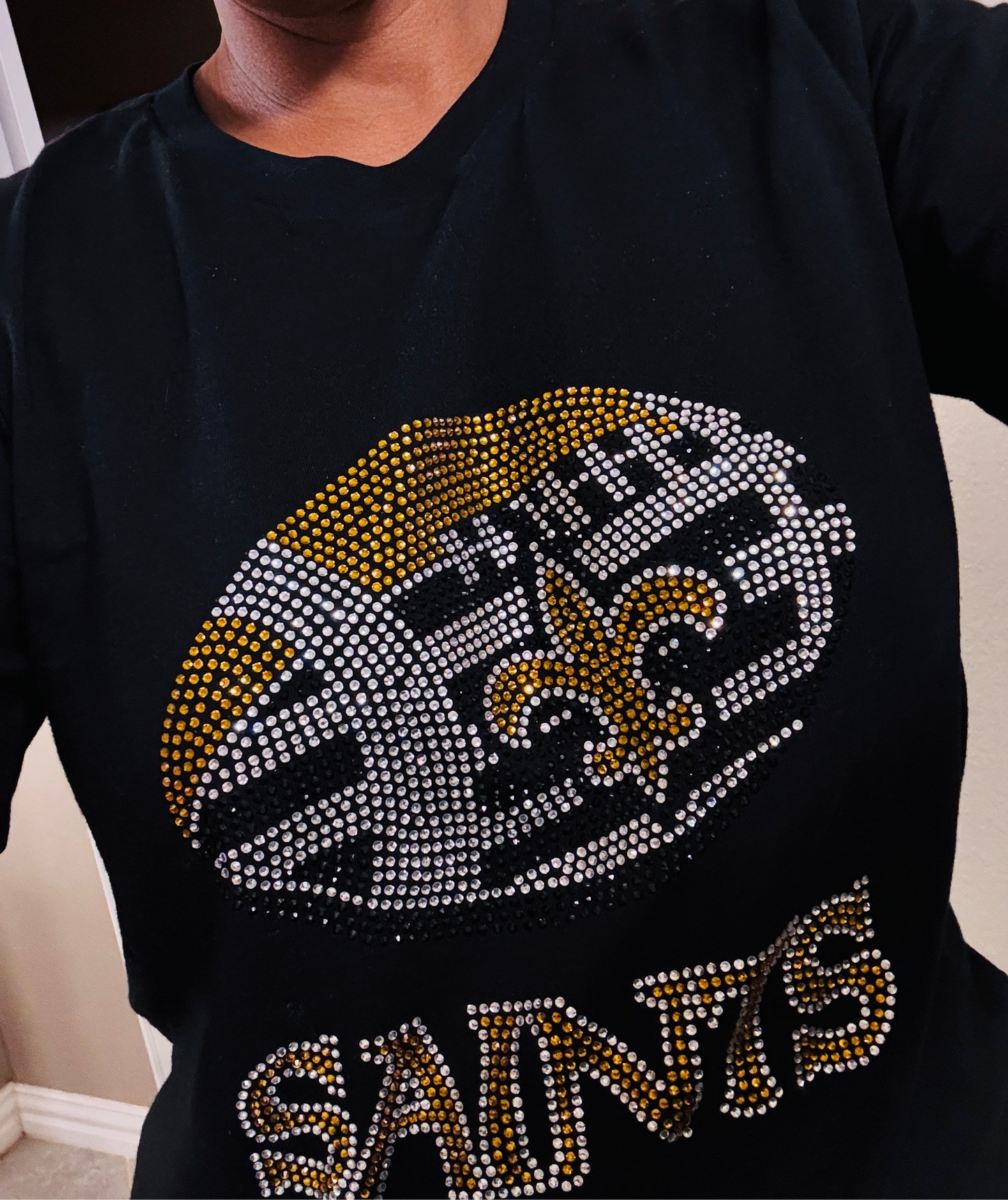 T-shirt in morbido cotone con strass dei New Orleans Saints