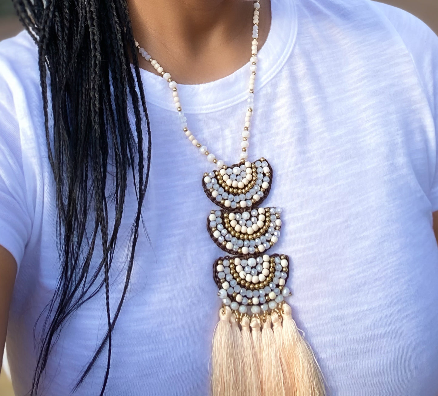 Collar de cuentas y borlas múltiples de diseñador