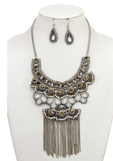 Conjunto de collar con pechera y flecos de cadena adornada con gemas