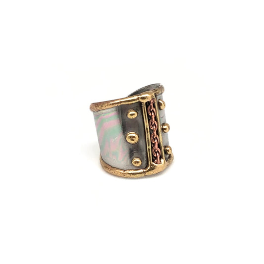 Anillo con detalle de puño de metal mixto
